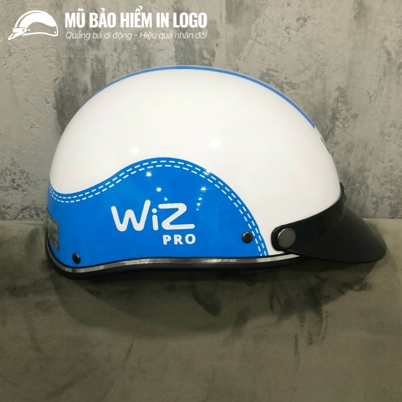 mu-bao-hiem-in-logo-kieu-dang-nua-dau-boc-da-mau-trang-va-xanh-duong-nham-khong-kinh-mbh-22 (3)