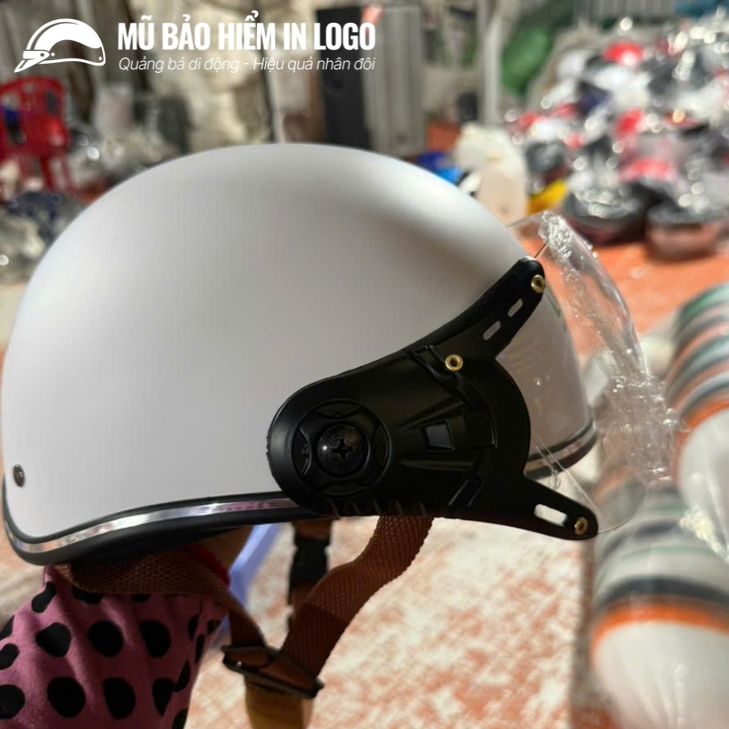 mu-bao-hiem-in-logo-kieu-dang-nua-dau-co-kinh-mau-trang-son-nham-mbh-31 (2)