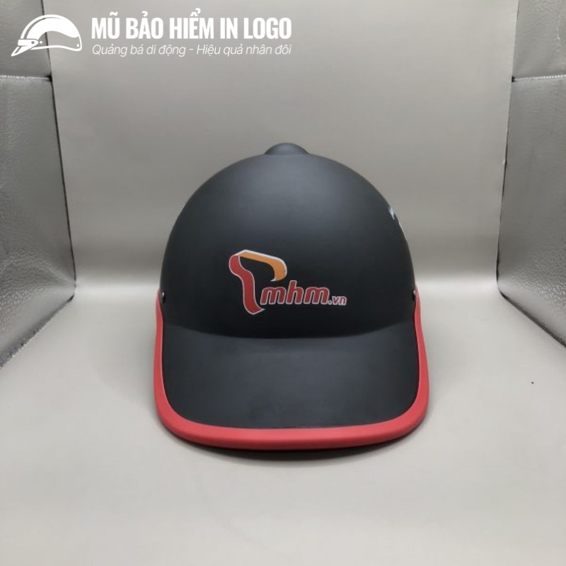 mu-bao-hiem-in-logo-kieu-dang-nua-dau-mau-den-phoi-do-nham-khong-kinh-mbh-27 (4)