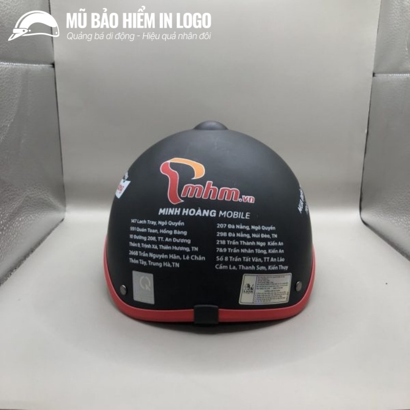 mu-bao-hiem-in-logo-kieu-dang-nua-dau-mau-den-phoi-do-nham-khong-kinh-mbh-27 (5)