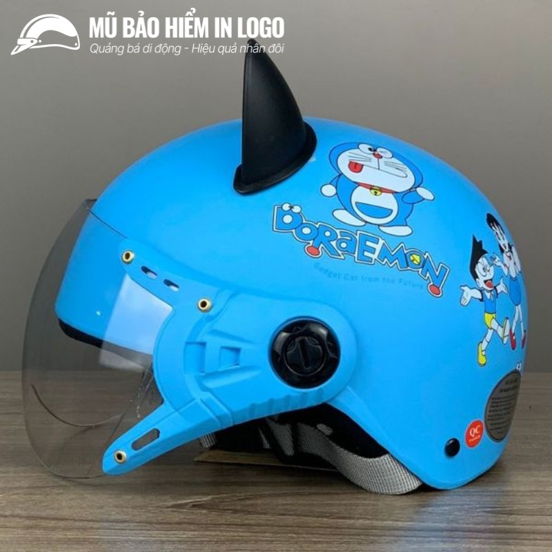 mu-bao-hiem-in-logo-tre-em-nua-dau-co-kinh-mau-xanh-duong-in-hoat-hinh-doremon-mbh-46 (2)